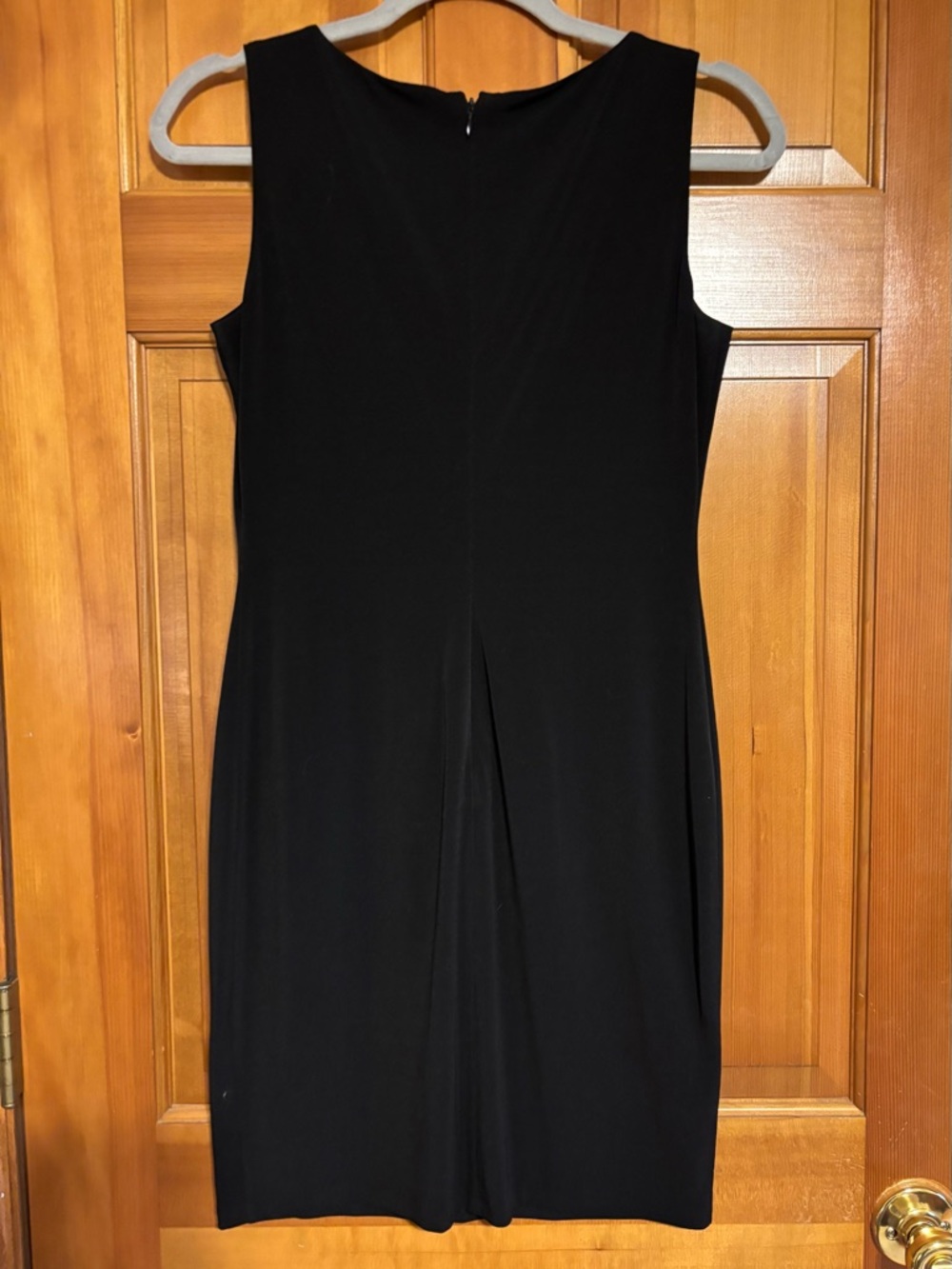 Sleek Black Sleeveless Bodycon Dress with Silhouette detail - Picture 3 of 3